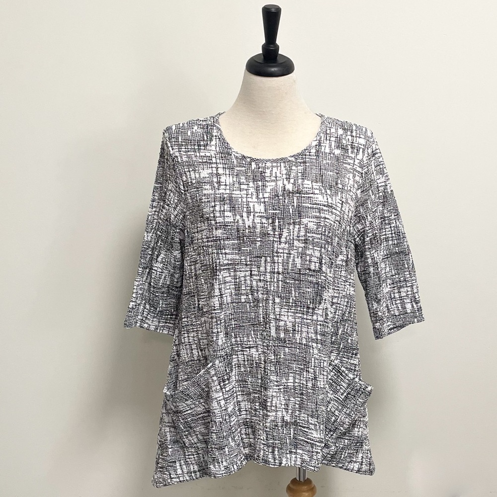Yushi Black White 3/4 Sleeve Tunic Large Pockets Textured Abstract Pattern